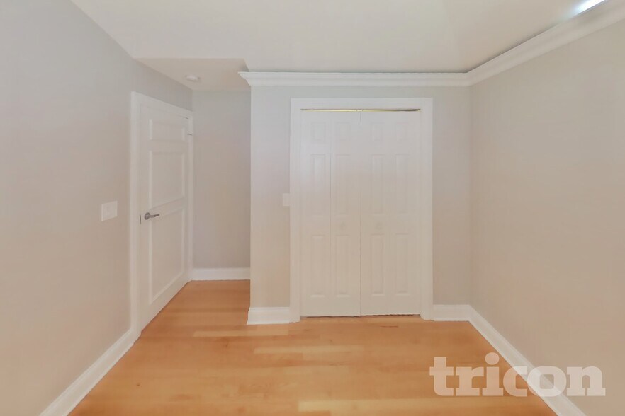 Building Photo - 1421 Redwood Dr