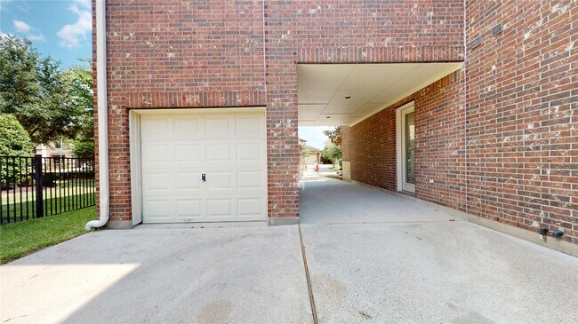 Building Photo - 18814 Cove Vista Ln