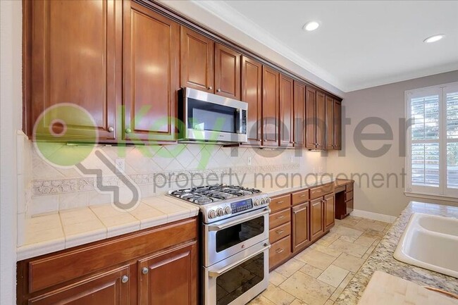 Building Photo - 6820 Cherry Ridge Cir