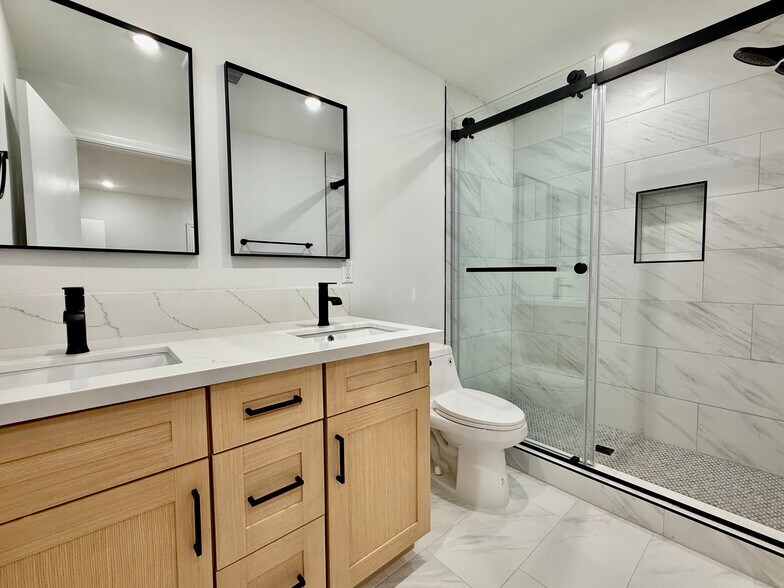 Building Photo - 1221 West Blvd