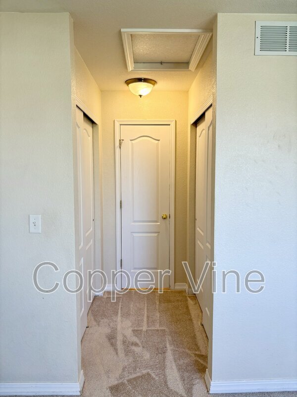 Building Photo - 930 Button Rock Dr