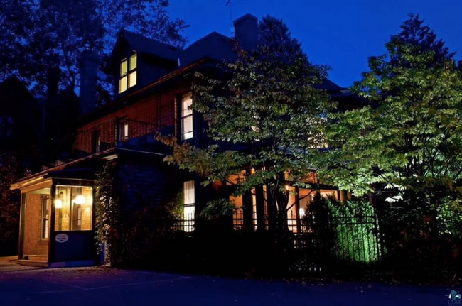 Building Photo - AVAILABLE June - Beautiful 1 Bed 1 Bath - ELECTRIC INCLUDED!