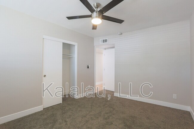 Building Photo - 1817 E Alameda Dr