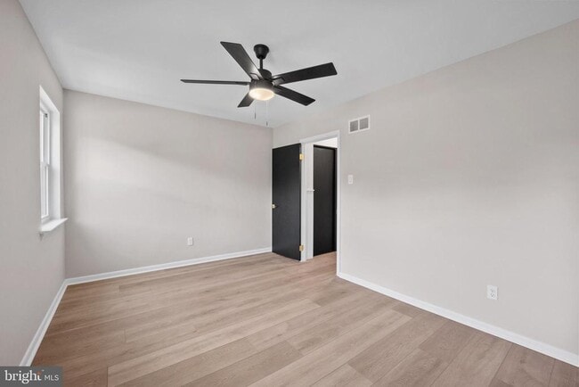 Building Photo - 857 Green Valley Dr