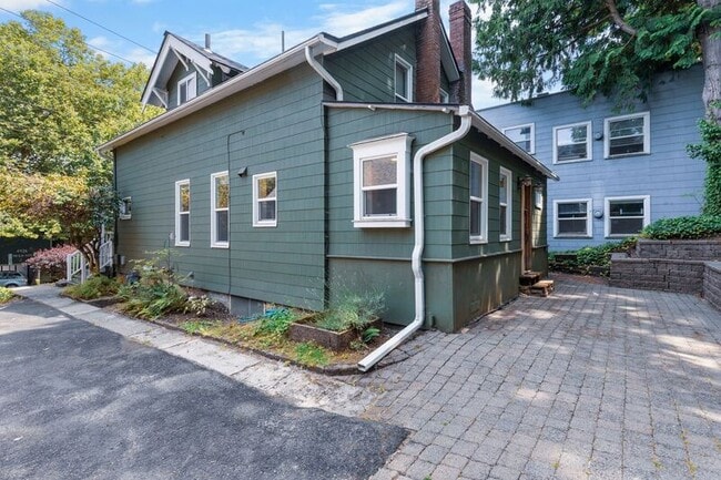 Building Photo - 4927 S Corbett Ave