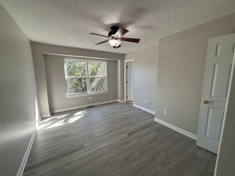 Master Bed - 3685 Appian Way