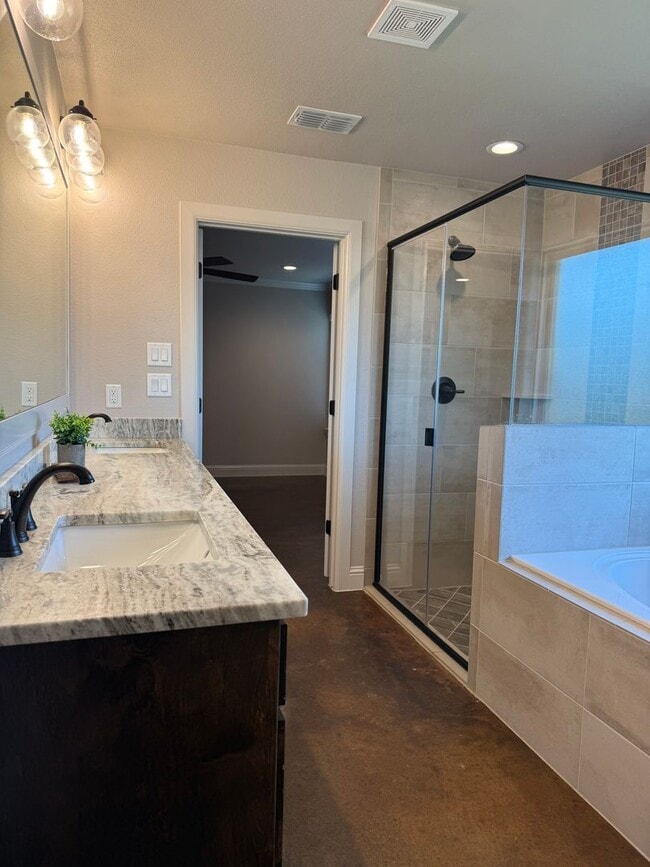 Building Photo - HORSE PROPERTY 4/2/2 + 4 acres in Peaster ...