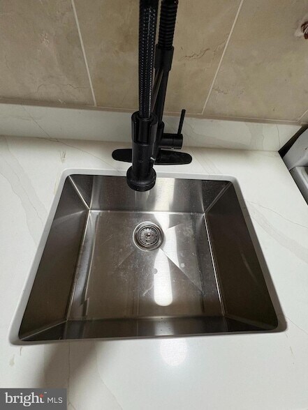 Building Photo - 165 35th St NE