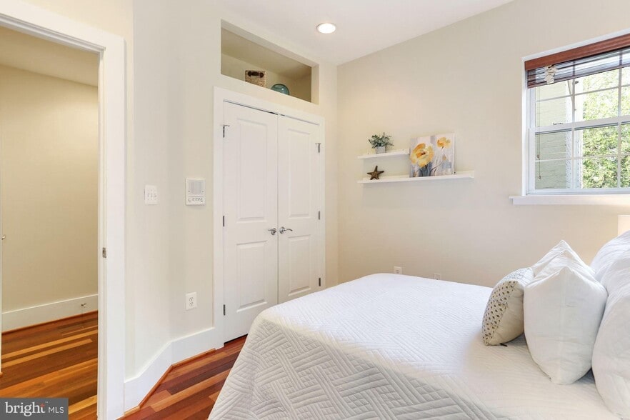 Building Photo - 1435 Euclid St NW