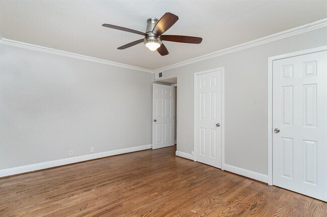 Building Photo - 5222 Fleetwood Oaks Ave