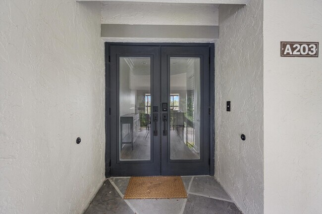 Building Photo - 11223 Pond View Dr
