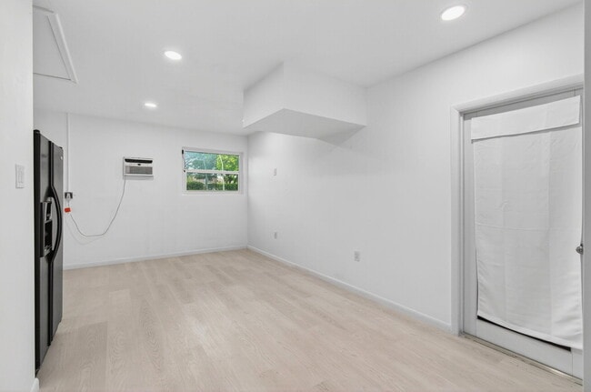 Building Photo - 699 NW 16th Ave