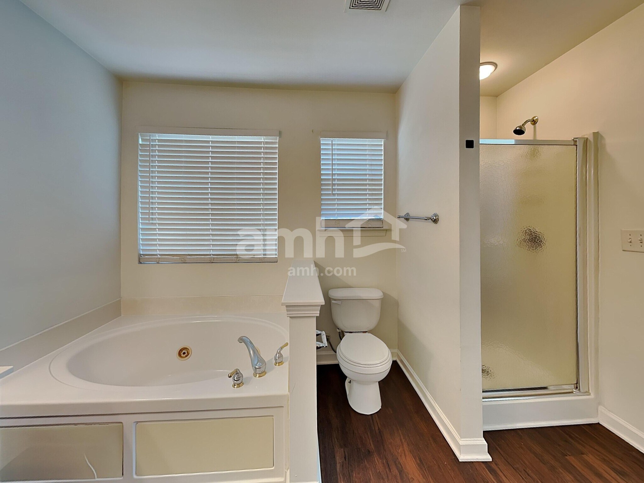 Building Photo - 4404 Wolf Run Dr