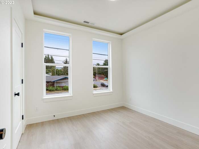 Building Photo - 5605 N Lombard St