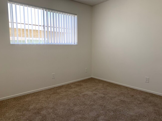 Building Photo - 206