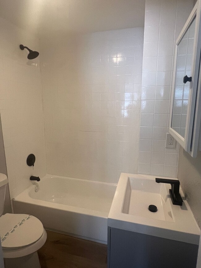 Bathroom - 1483 Hamlet Ave