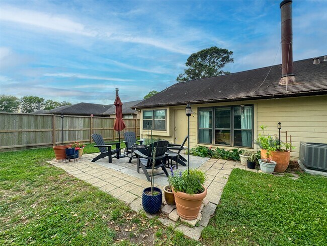 Building Photo - 2909 Laurelridge Dr