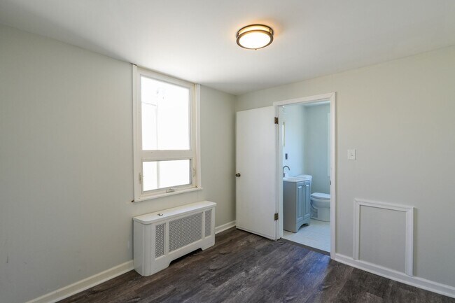 Building Photo - Charming Pennsport Rowhome with Private Backyard Oasis