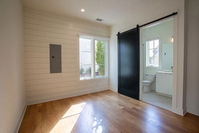 Building Photo - 130 2nd St