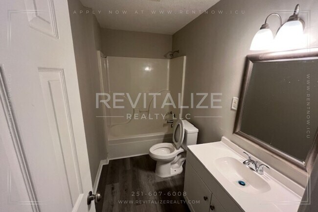 Building Photo - Newly Renovated Brick Home!