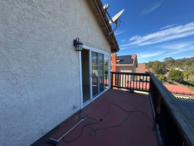 Building Photo - 4 Bedroom house with pool and amazing views