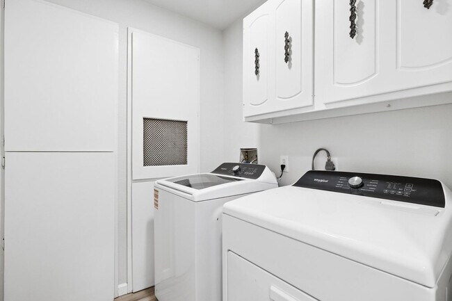 Building Photo - 6816 N 35th Ave