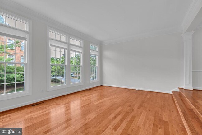 Building Photo - 1814 Fallbrook Ln