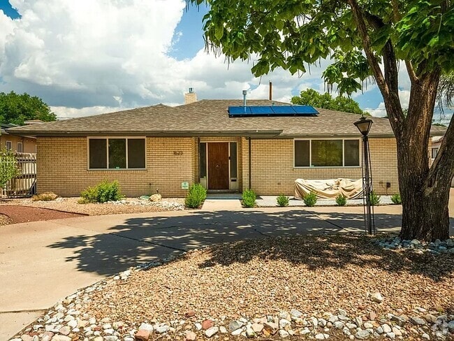 Building Photo - 1623 San Patricio Ave SW