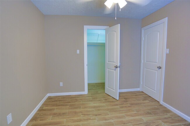 Building Photo - 7007 Glen Rosa Dr