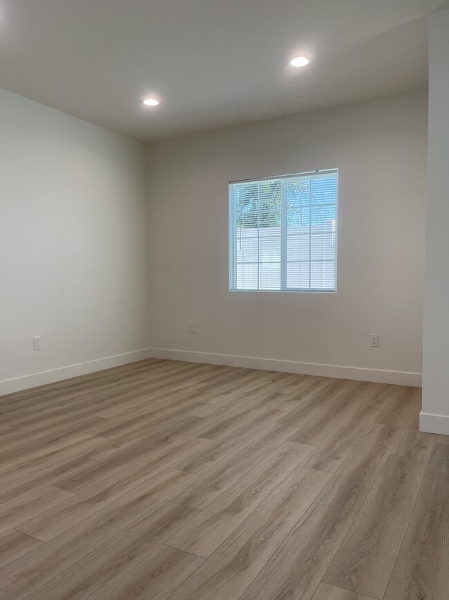 Building Photo - 8142 Redbush Ln