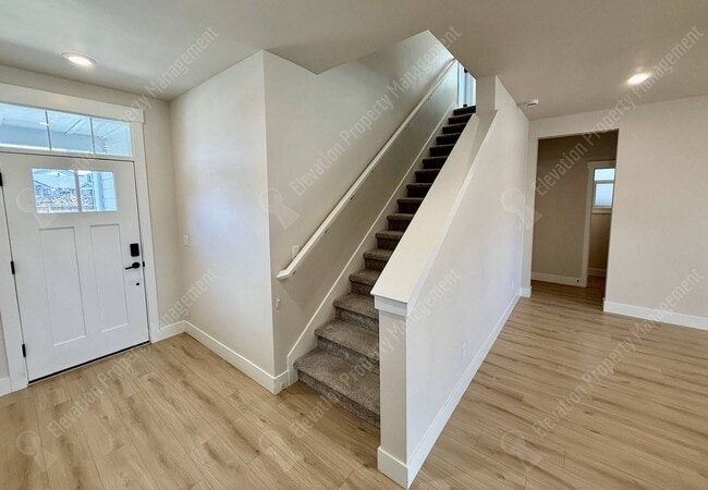 Building Photo - Fantastic 3 BR in Petrosa with mountain views and tons of amenities!