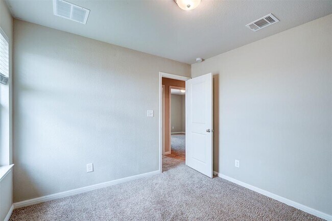 Building Photo - 521 Mossy Rock Dr