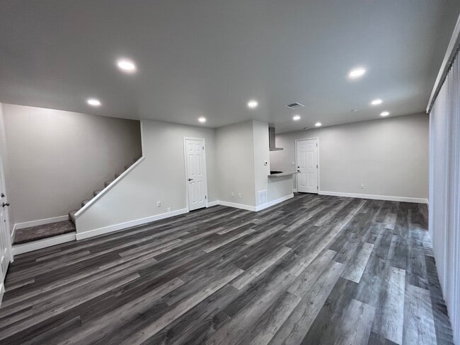 Building Photo - 2834 E Frontera St