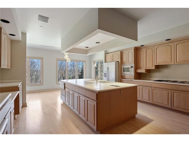 Building Photo - 1830 Eagle Ridge Dr