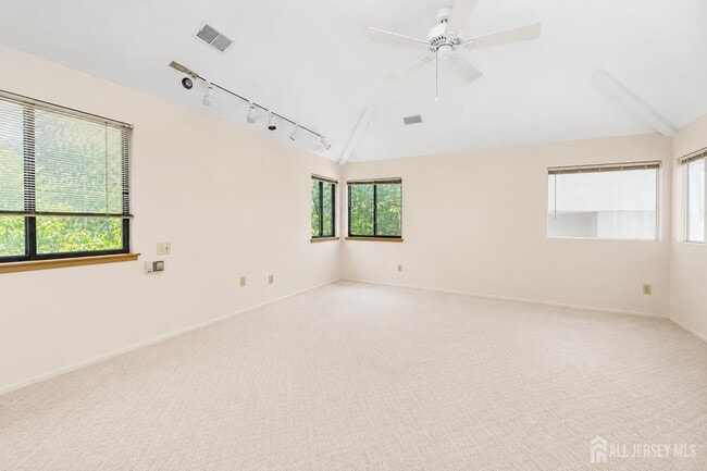 Building Photo - 83 Sayre Dr