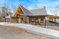 Building Photo - 55 Timber Moss Dr