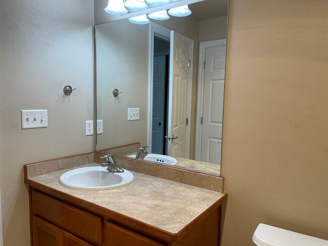 Building Photo - Very Nice 2 Bedroom 2 Bathroom Condo 55 Pl...
