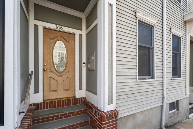 Building Photo - 166 O St