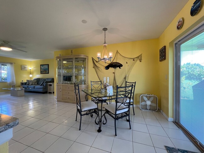 Building Photo - $3,300/month ** Short Term / Seasonal - Fu...