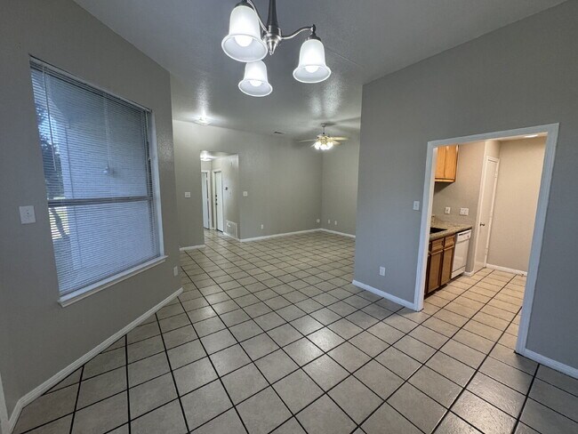 Building Photo - 2-Bed 2-Bath 1-Car Garage easy access to W...