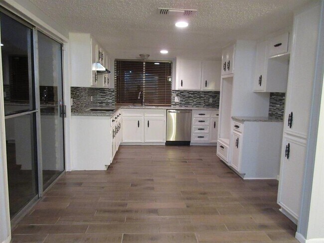 Building Photo - 15703 Spring Forest Dr