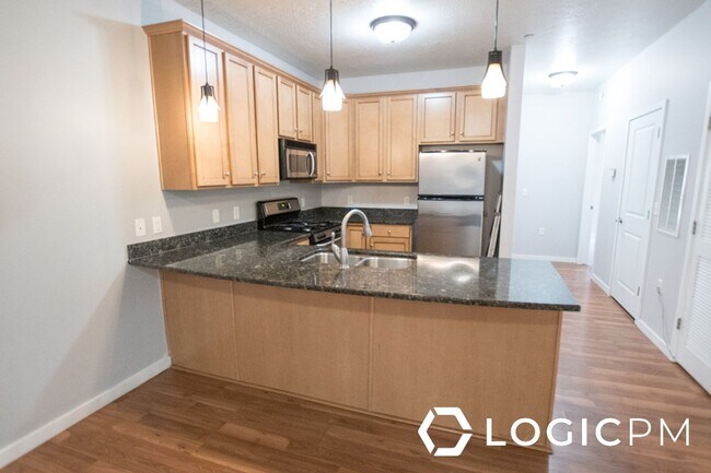 Building Photo - Stunning Condo Unit In Excellent SLC Locat...