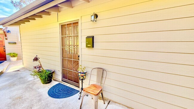 Building Photo - Lovely Country Setting Guest Home Unit on ...