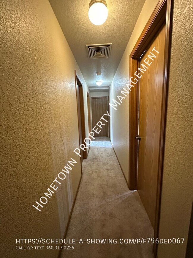 Building Photo - 5943 55th Way SE
