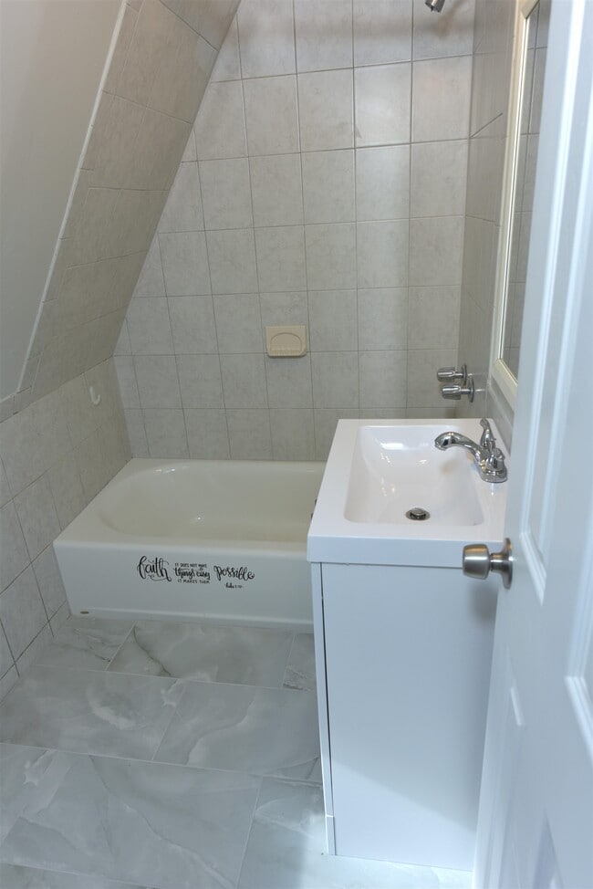 Building Photo - 173 Watson Ave