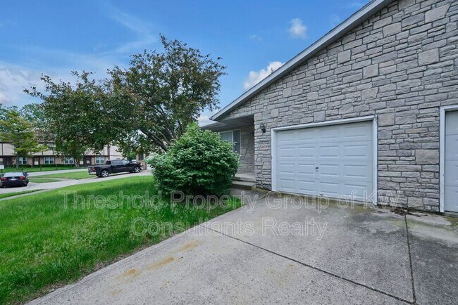 Building Photo - 5809-5811 Pepperwood Court