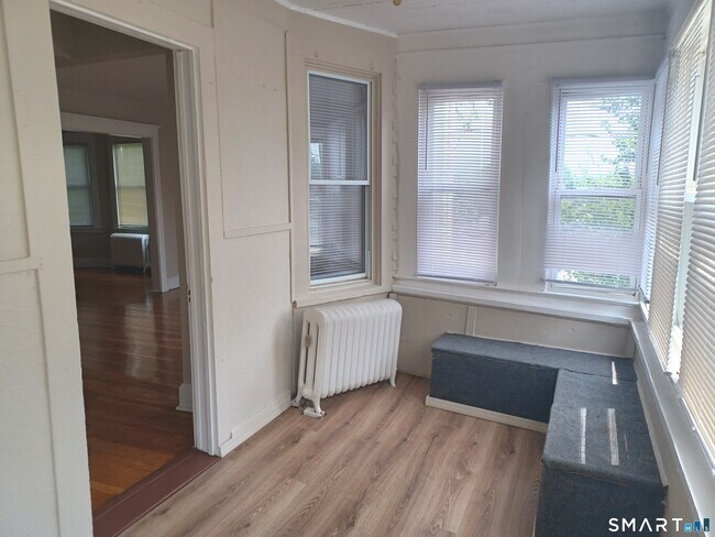 Building Photo - 37 Fairfield St