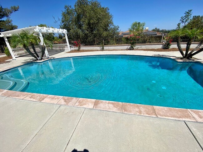 Building Photo - Executive 5 BR Home With Pool RV Parking H...