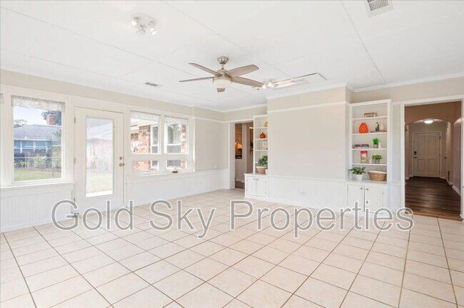 Building Photo - 210 Pine Grove Dr