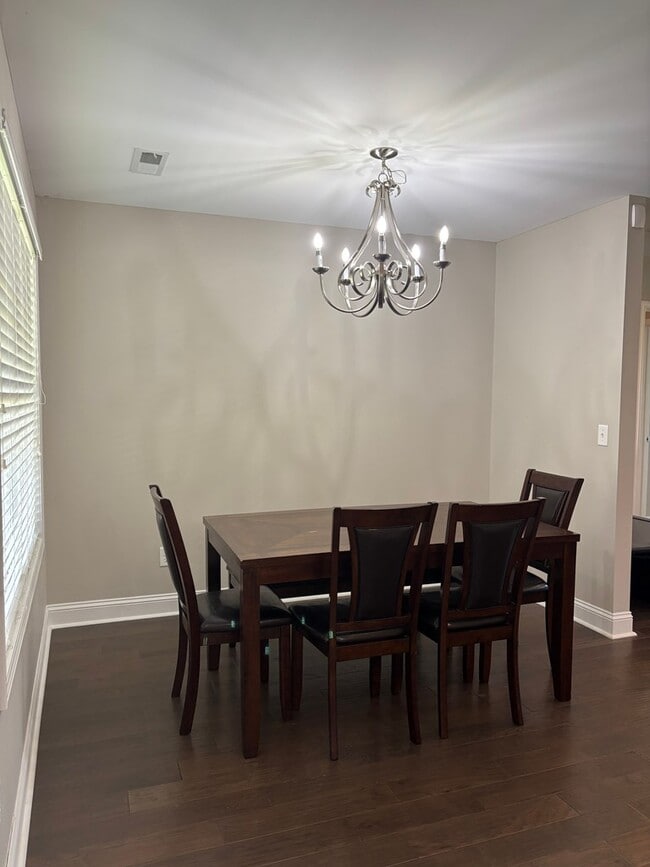 Building Photo - 531 Waterlily Dr